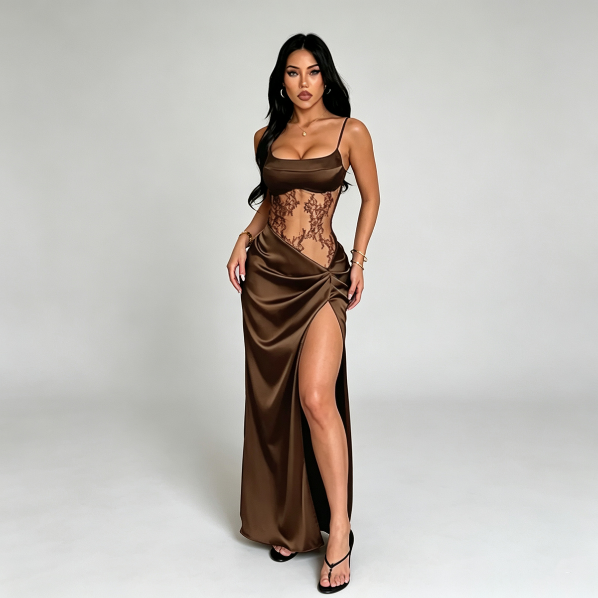 Vestido Largo con Abertura Alta y Efecto Transparencias de Encaje