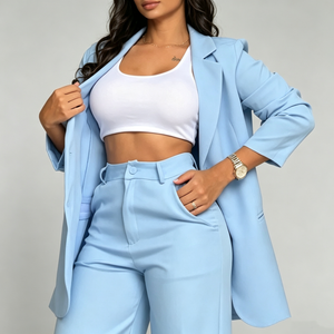 Conjunto de Blazer Entallado y Pantalones de Pierna Ancha